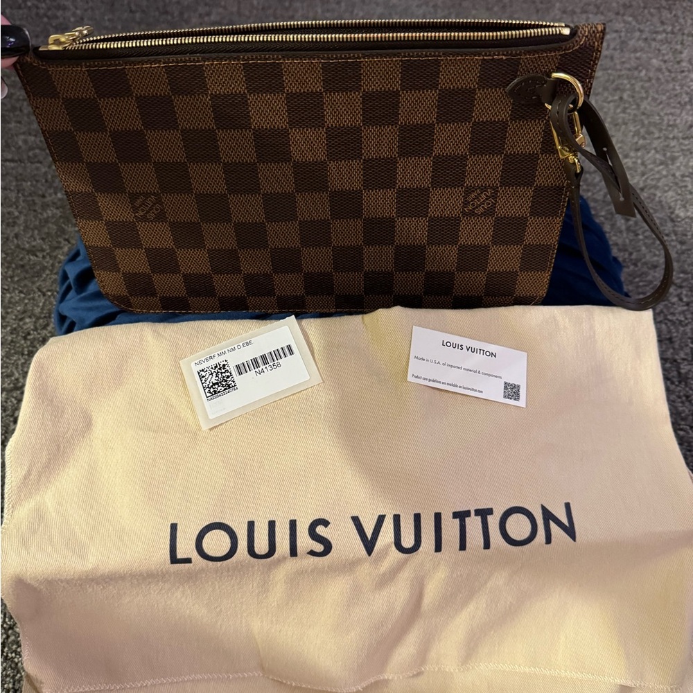 Brand New Louis Vuitton Clutch/Wristlet